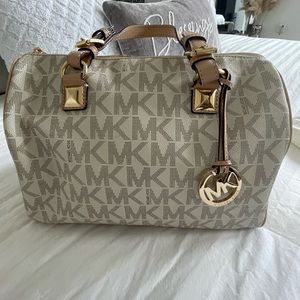Micheal Kors Barrel Bag